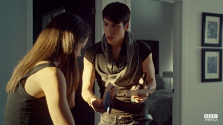 orphan-black-episode-1-natural-selection-orphan-black-34161511-732-412