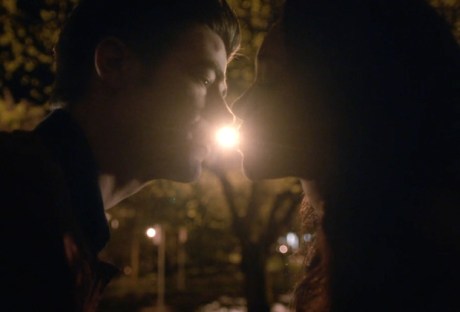 the-flash-barry-iris-kiss