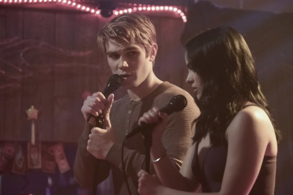 riverdale-season-2-house-of-the-devil-photos-11